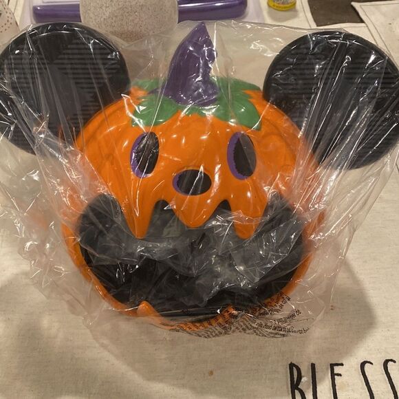 ❤️BRAND NEW DISNEY HALLOWEEN CANDY DISH - Picture 2 of 7